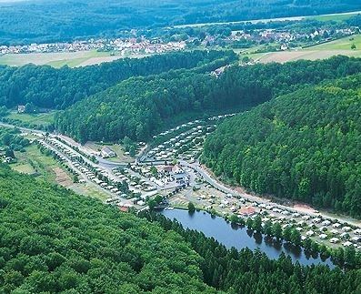 Camping-Freizeitzentrum Sägmühle und Schlafen im Weinfass