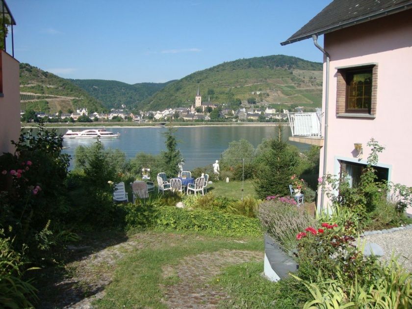 Garten mit Rheinblick