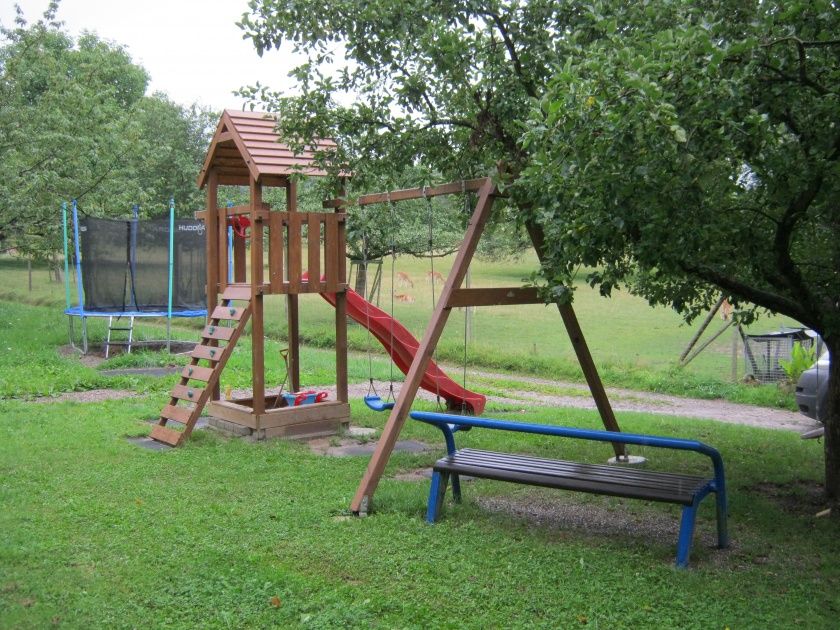 Kinderspielplatz u. Wildgehege