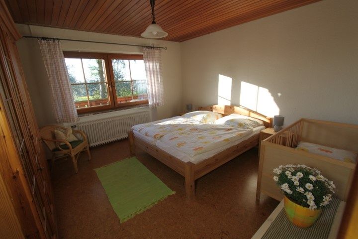 Höhenhof Erlebnisbauernhof - Ferienwohnung Die Gute Stube