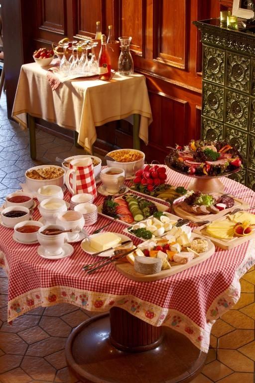 Gutsschänke St. Annaberg - Gästezimmer, Vinothek, Weingut Sankt Annagut - Urlaub auf dem höchstgelegenen Weingut der Pfalz