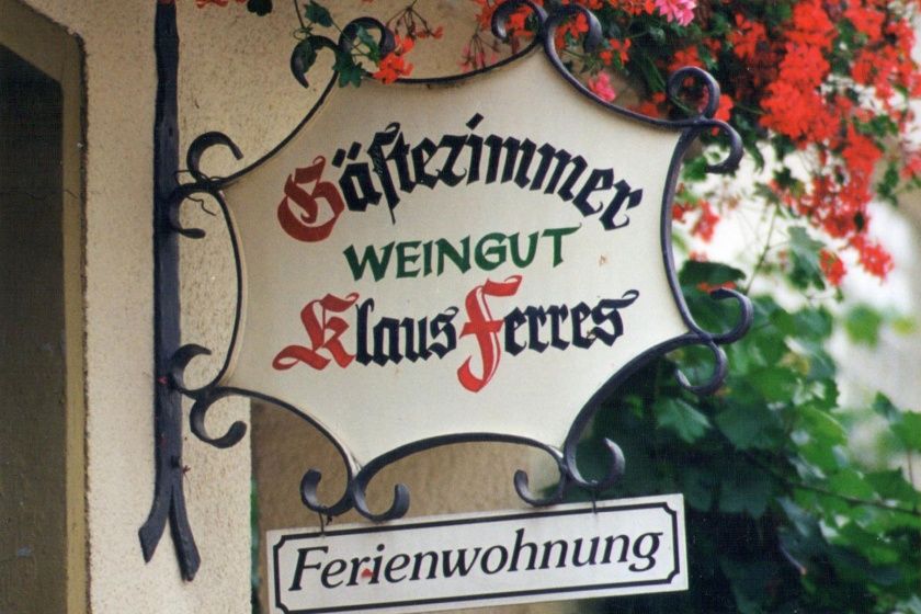 Weingut und Ferienwohnungen Ferres