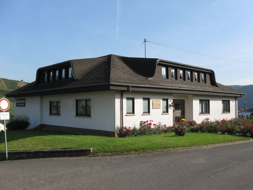 Wein- und Gästehaus Elmar Ebert-Neukirch - An einer der schönsten Moselschleifen