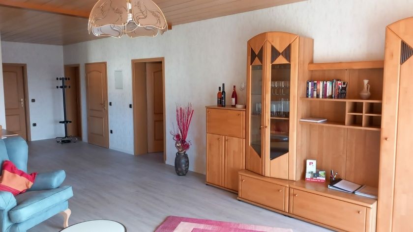 Renovierte, große 3-Sterne Ferienwohnung (DTV-Klassifizierung) im Winzerhaus mit Blick in Natur und Weinberge, für 2 - 4 Personen geeignet.