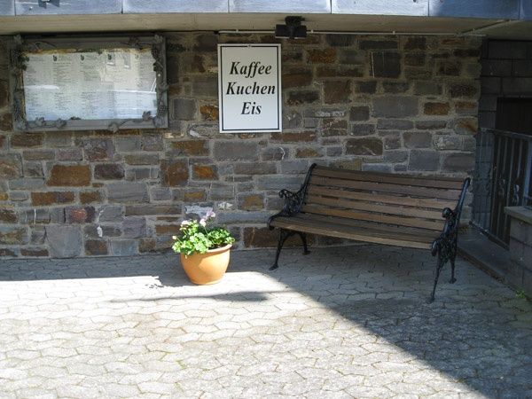 Weinhaus - Restaurant Serwazi-Zenzen in Mesenich an der Mosel