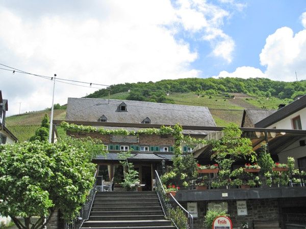 Weinhaus - Restaurant Serwazi-Zenzen in Mesenich an der Mosel