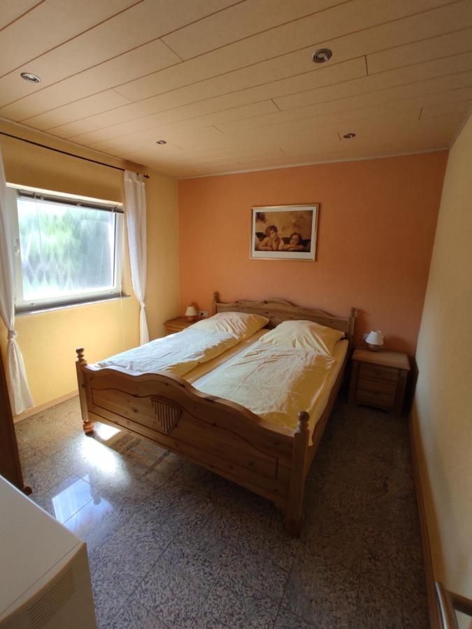 Schlafzimmer Fewo Mond