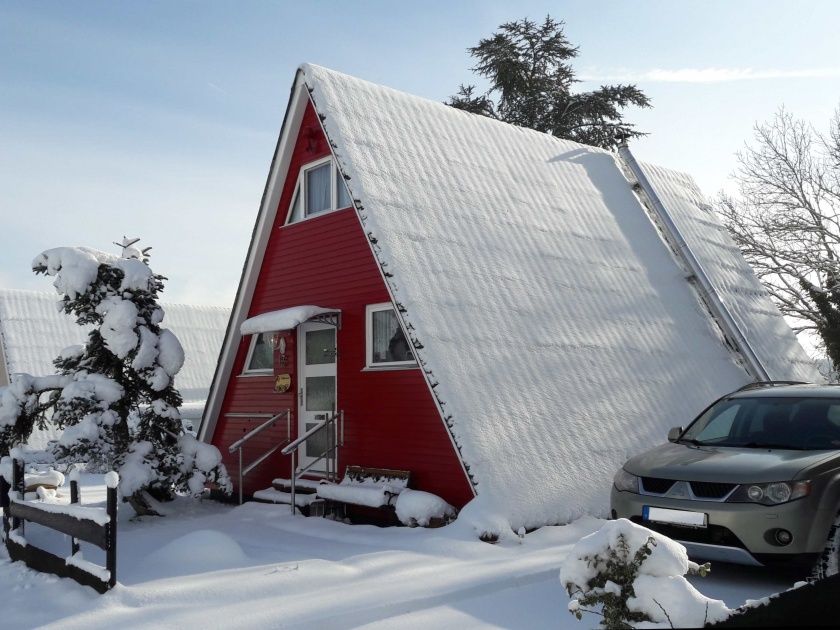 Eifeler Finnhaus, am Waldrand, allein stehend, mit Sauna Haus