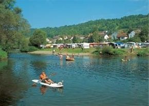 ... direkt am Zusammenfluss der Flüsse “Our” und “Sauer” gelegen ist er ein idealer Ausgangspunkt für Wanderungen in der kleinen “Luxemburger Schweiz” oder dem ausgedehnten Waldgebiet zwischen Wallendorf und Bollendorf.