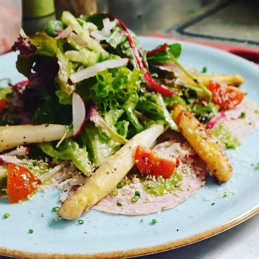 Saumagencarpaccio mit Spargel